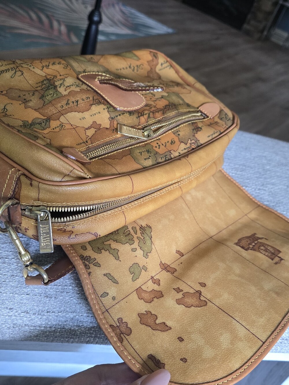 Alviero Martini tan leather logo tag with Global Map Designs - Picture 9 of 12